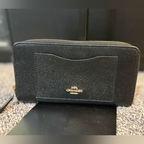 COACH ACCORDION ZIP WALLET IN CROSSGRAIN LEATHER - Picture 2 of 12